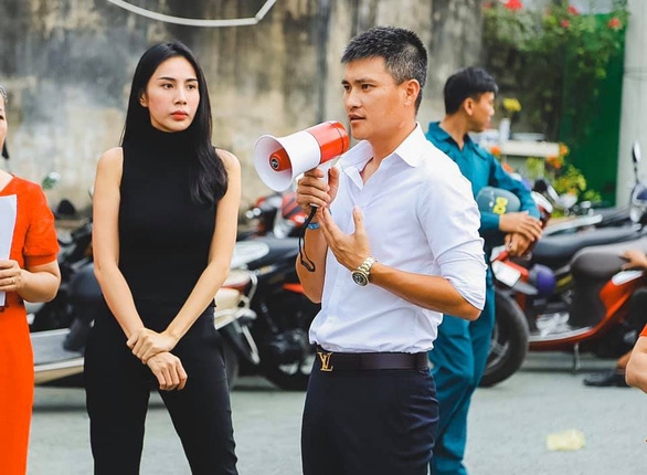 Công Vinh - Thủy Tiên hẹn chiều 17-9 tung sao kê trực tiếp tại ngân hàng