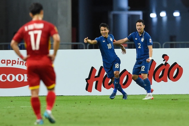 Tuyển Việt Nam thua Thái Lan 0-2 trong trận cầu nhiều tranh cãi