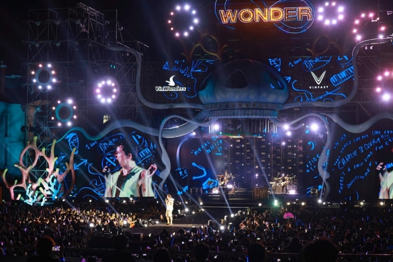 Maroon 5 tiếp nối năm thăng hoa của lễ hội âm nhạc Việt Nam với 8Wonder Winter Festival