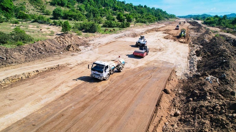 Thủ tướng chỉ đạo đẩy nhanh GPMB, khai thác vật liệu xây dựng cho các dự án cao tốc